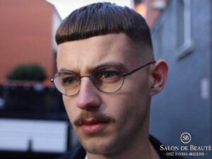  Мъж с прическа тип купа и очила – уникален ретро стил от Salon de Beauté